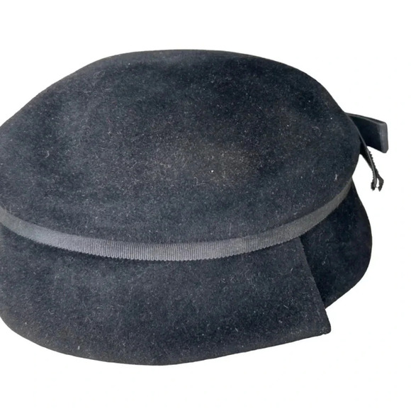 1950's Vintage Velvet Black Hat from Carson Pirie Scott & Co - Picture 3 of 7